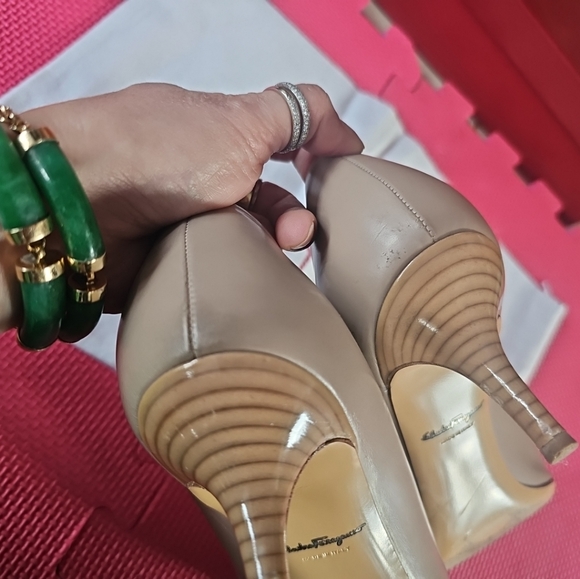 Salvatore Ferragamo Leather Low Heel Pumps Size 9B - Picture 11 of 11